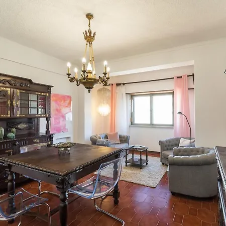 Апартаменты Feels Like Campo De Ourique Spacious Flat With Balcony Лиссабон