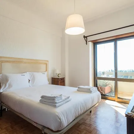 Feels Like Campo De Ourique Spacious Flat With Balcony * Лиссабон