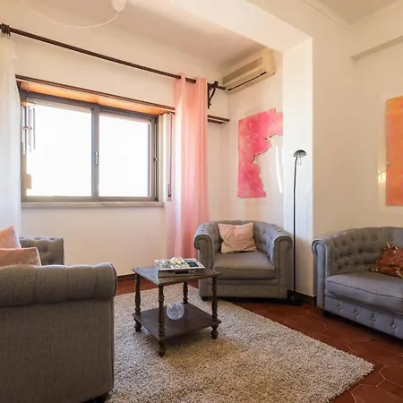 Апартаменты Feels Like Campo De Ourique Spacious Flat With Balcony