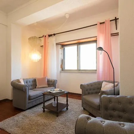 Feels Like Campo De Ourique Spacious Flat With Balcony Апартаменты