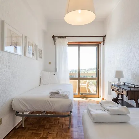 Feels Like Campo De Ourique Spacious Flat With Balcony Lisboa