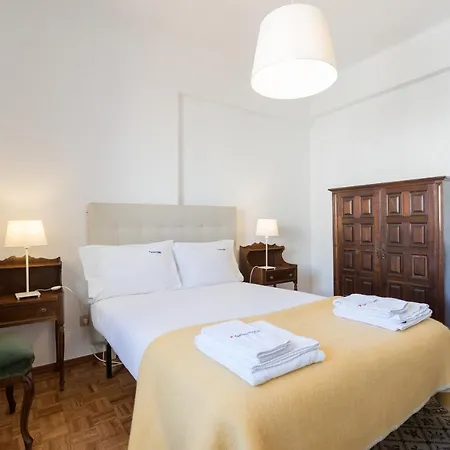 アパート Feels Like Campo De Ourique Spacious Flat With Balcony *