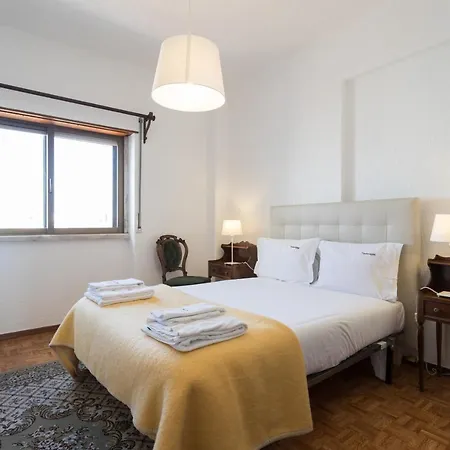 アパート Feels Like Campo De Ourique Spacious Flat With Balcony *