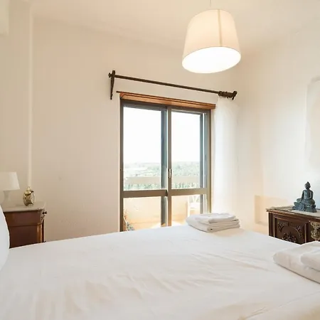 アパート Feels Like Campo De Ourique Spacious Flat With Balcony *