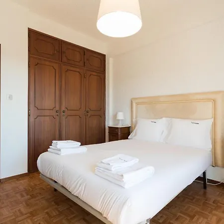 Apartman Feels Like Campo De Ourique Spacious Flat With Balcony *